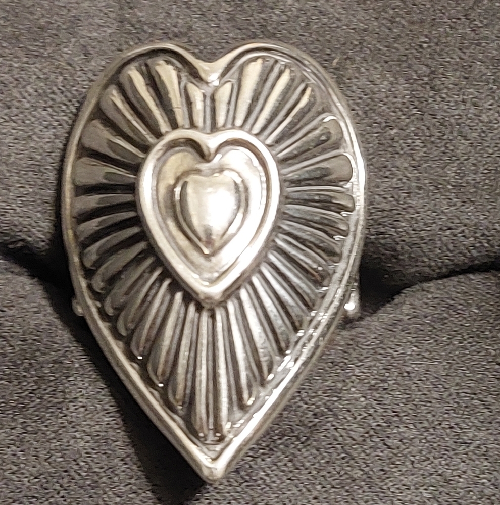 Heart Shaped Sterling Silver Ring - Picture 4 of 9